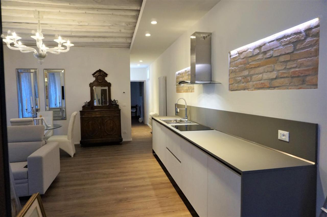 Sara S Luxury Home Five Minutes From Piazza San Marco Венеция Екстериор снимка
